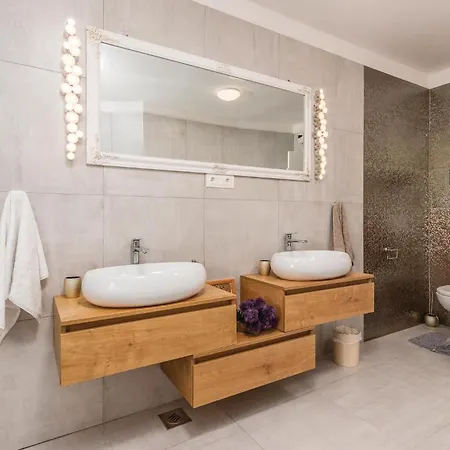 Pet Friendly In Malinska With Wifi بيت للعطل