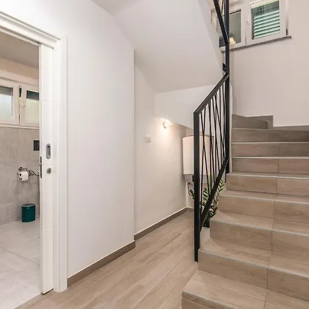 Pet Friendly In Malinska With Wifi بيت للعطل *